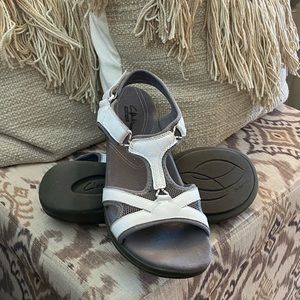 Clark’s women’s in-motion jump slingshot sandals